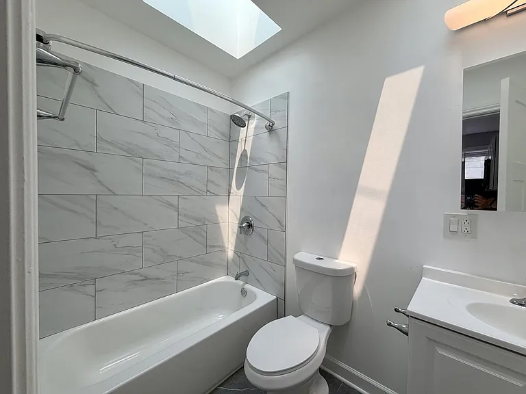 4373 N Elston Ave — Photo 5