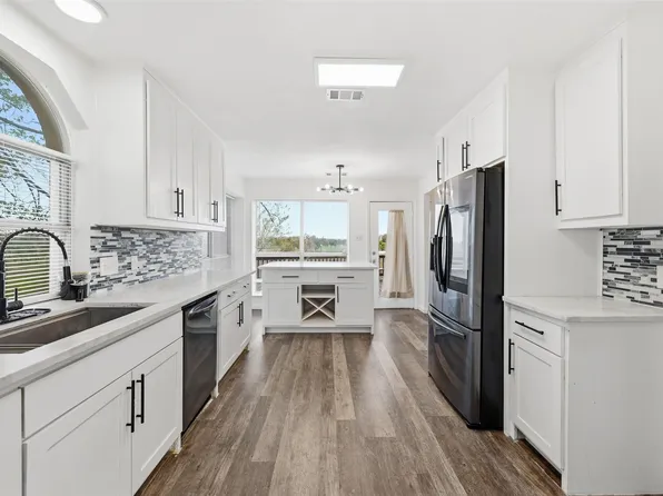 3901 Silver Meadow Ln, Grand Prairie, TX 75052