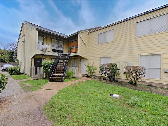 3rd image of 5625 Antoine Dr #1403