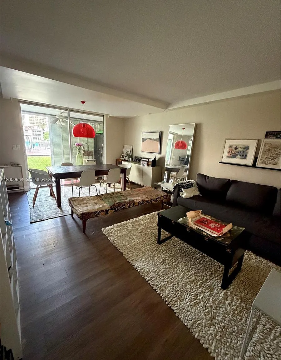 Point East One Condo-Bldg — Photo 1