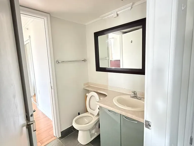 1068 Hornby St — Photo 14