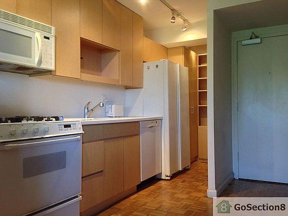 4th image of 1540 N State Pkwy APT 8C