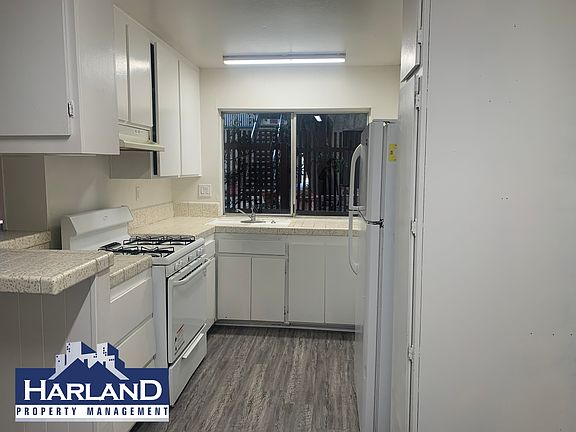 4th image of 930 B Ave #1
