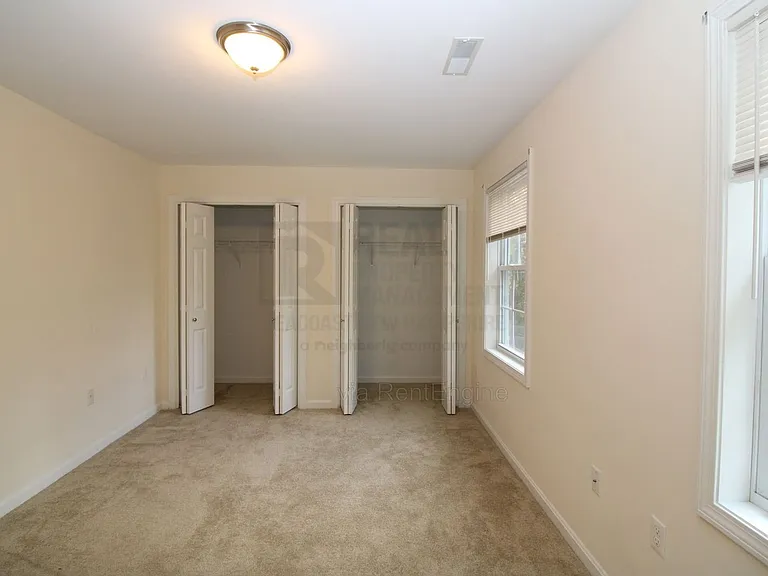 4 Waverly Dr — Photo 11