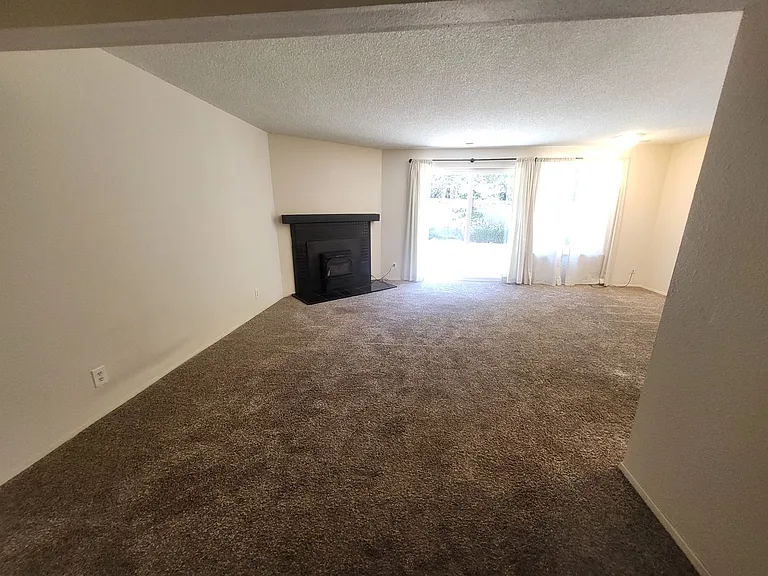 928 Blue Heron Ave NE — Photo 8