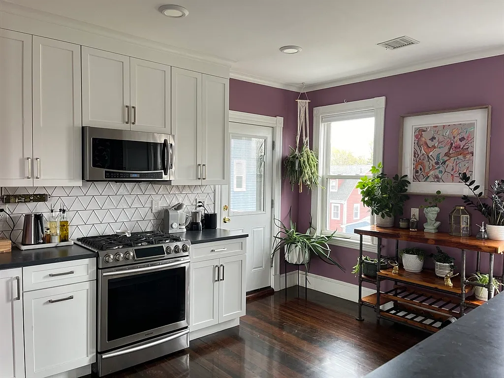 3 bed, 1800 sqft, $3,800 — Photo 2