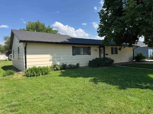 716 Maberly St, Holdrege, NE 68949