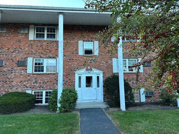 89 Pleasant St #4C, Medfield, MA 02052