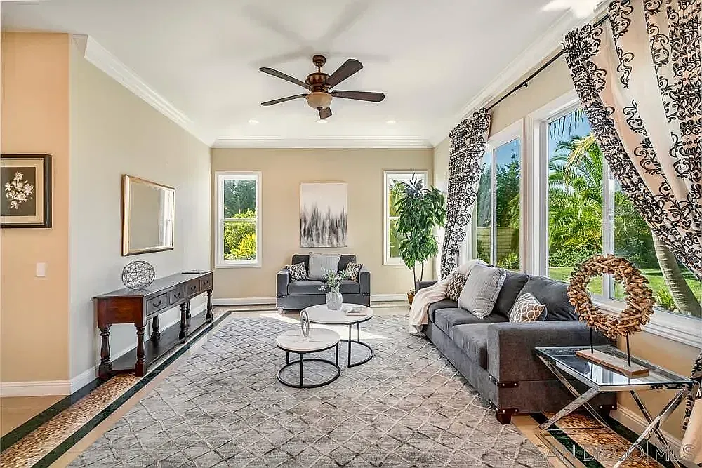 5 bed, 5.5 bath, 4583 sqft, $10,500 — Photo 3