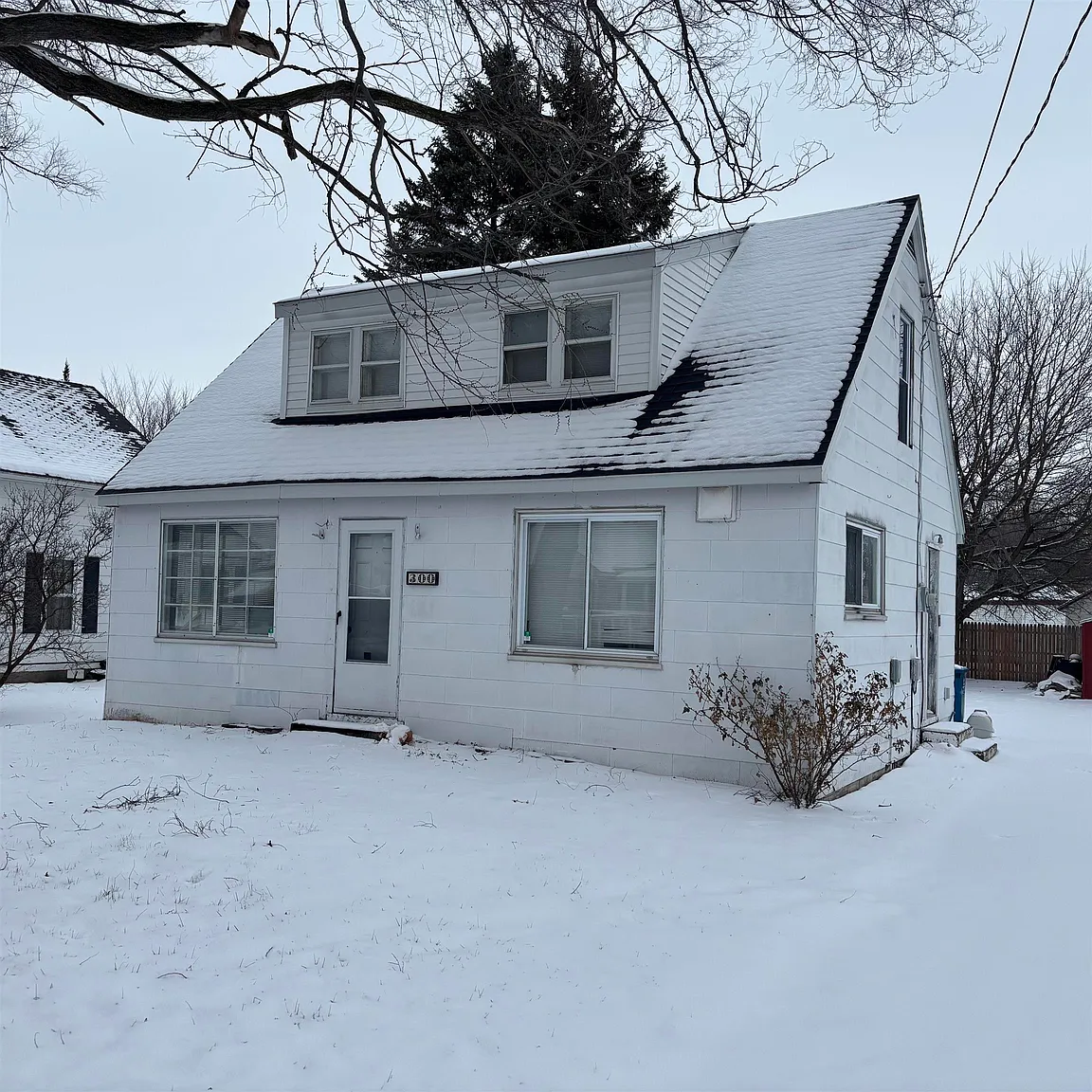300 Princeton St photo 1