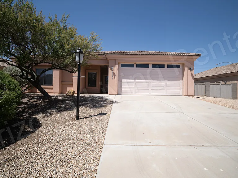 2085 Alan Ladd Dr — Photo 1