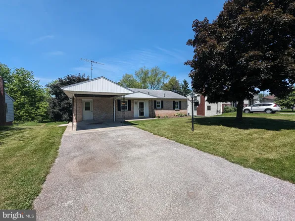 30 Locust Dr, Littlestown, PA 17340