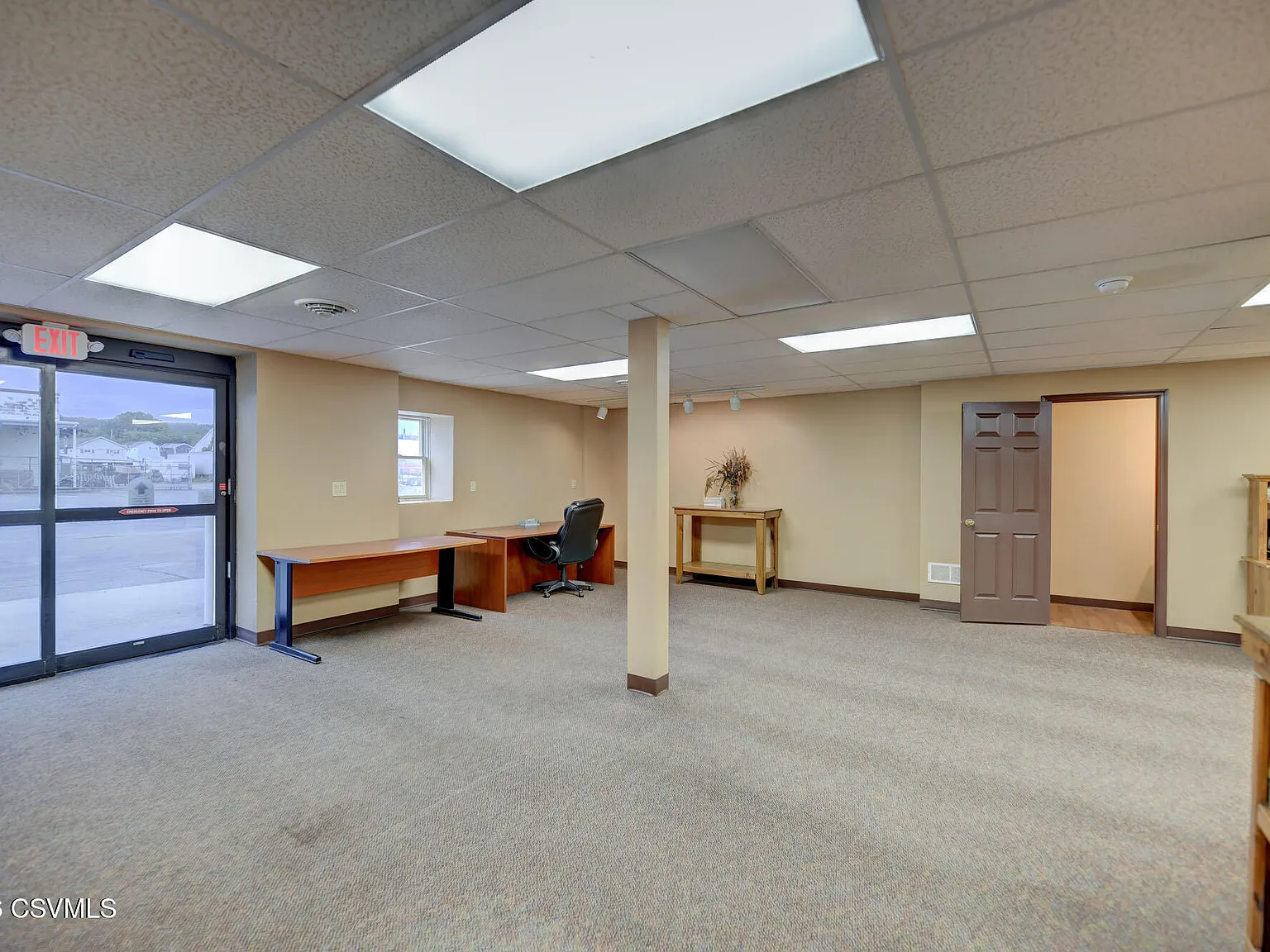 Studio, 945 sqft, $1,350 — Photo 2