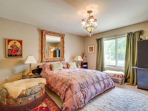 5th image of 20021 Parkside St