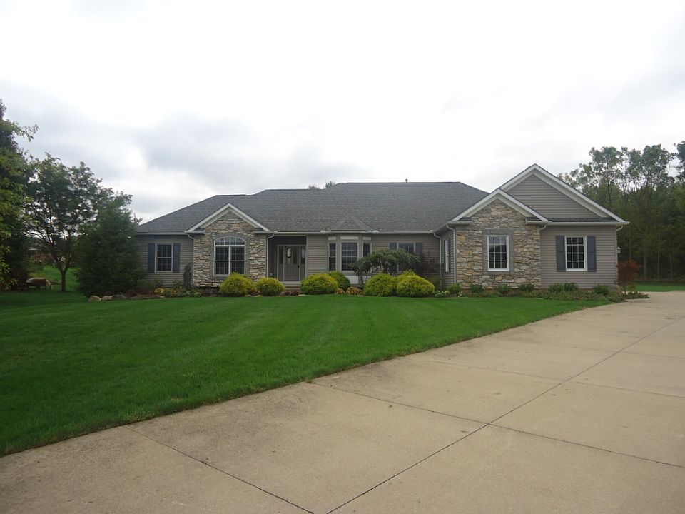 1st image of 3136 Hollybrook Ln