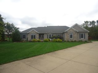 3136 Hollybrook Ln, Mogadore, OH 44260