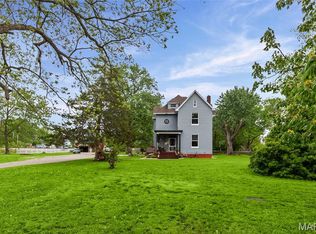 10 S Main St, Lenzburg, IL 62255