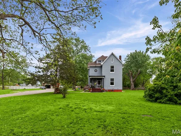 10 S Main St, Lenzburg, IL 62255