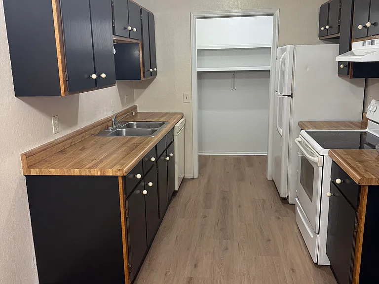 4302 Cypress Ave — Photo 7