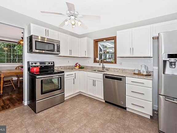 3rd image of 2701 Loch Haven Dr