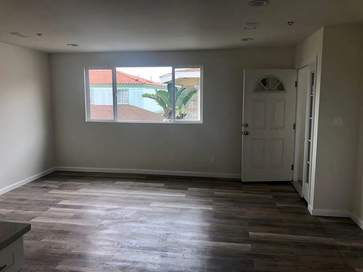 3 bed, 1000 sqft, $3,100 — Photo 3