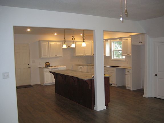 4th image of 919 W Blackwood St