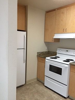 5th image of 240 Linden St APT 208