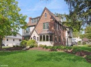 811 N Main St, Wheaton, IL 60187