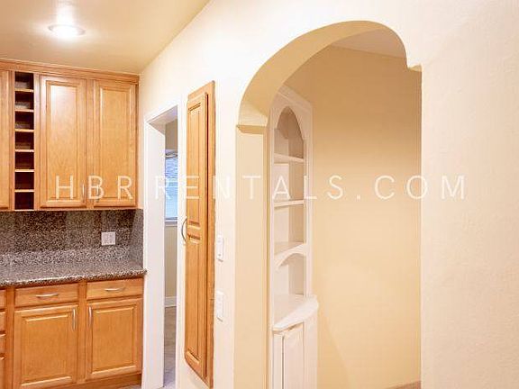5th image of 205 W Whittier Ave