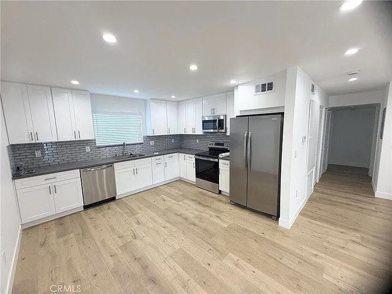 6709 Denny Ave — Photo 4