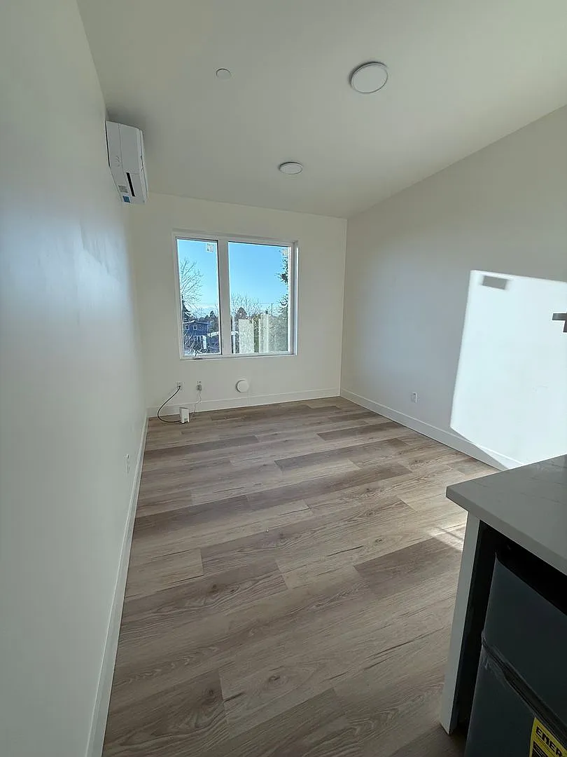 Poets Place Apartment — Photo 2