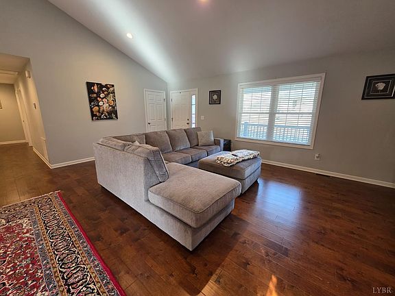 4th image of 424 Patrick St