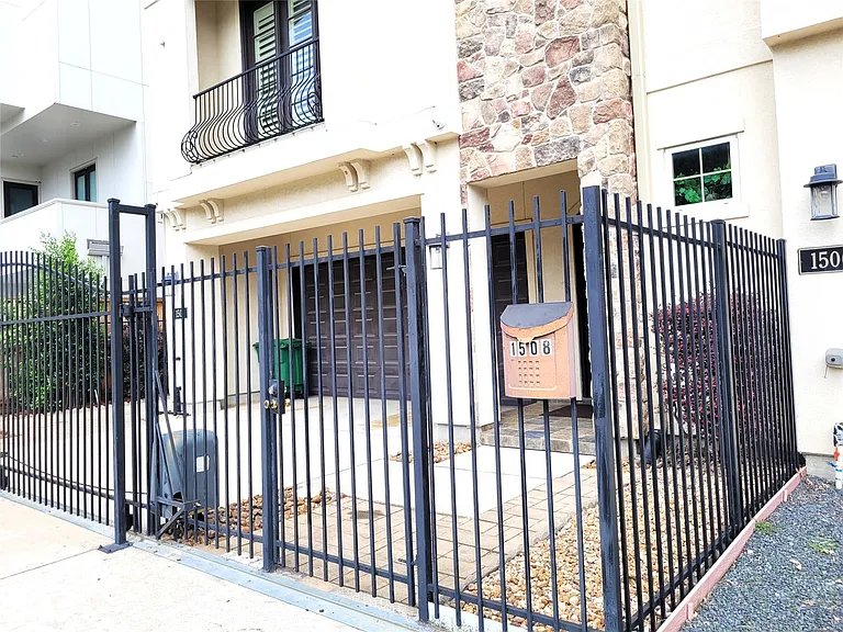 1508 Fowler St — Photo 7