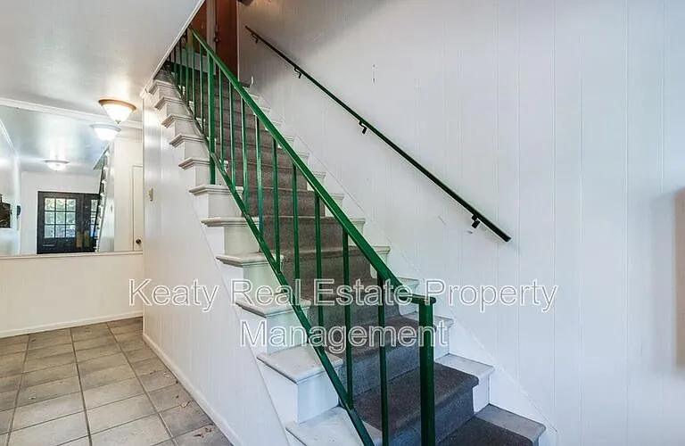 211 Versailles Blvd #10 — Photo 12