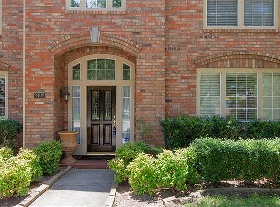 2nd image of 2102 Bluebonnet Dr