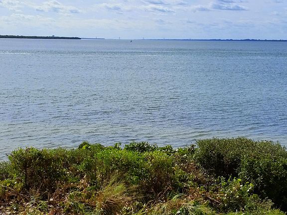 4th image of 29 Harbour Isle Drive W #206