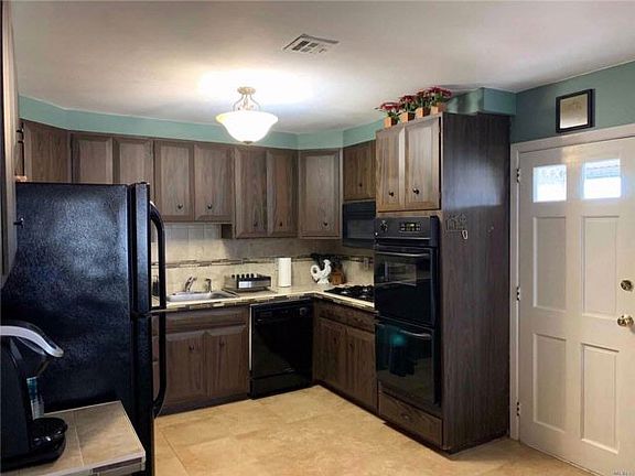 3rd image of 477 W Park Ave