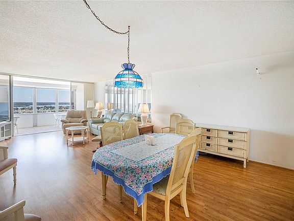 5th image of 17920 Gulf Blvd APT 1707