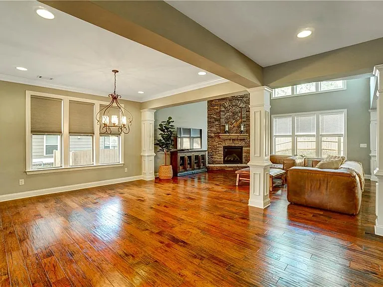 633 Leland Pkwy — Photo 11