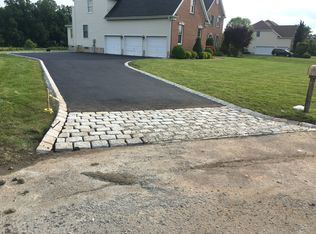 10 Garden Ter, Monroe Township, NJ 08831