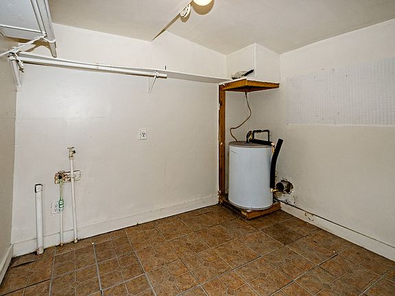 5th image of 1322 N Powell Pkwy