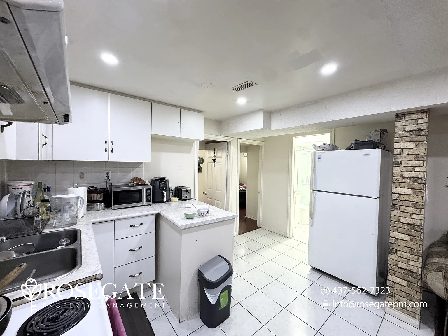 5948 Leeside Crescent Mississauga — Photo 2