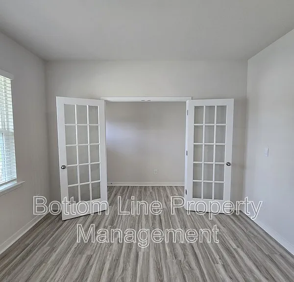 549 Blackpool Ct — Photo 6