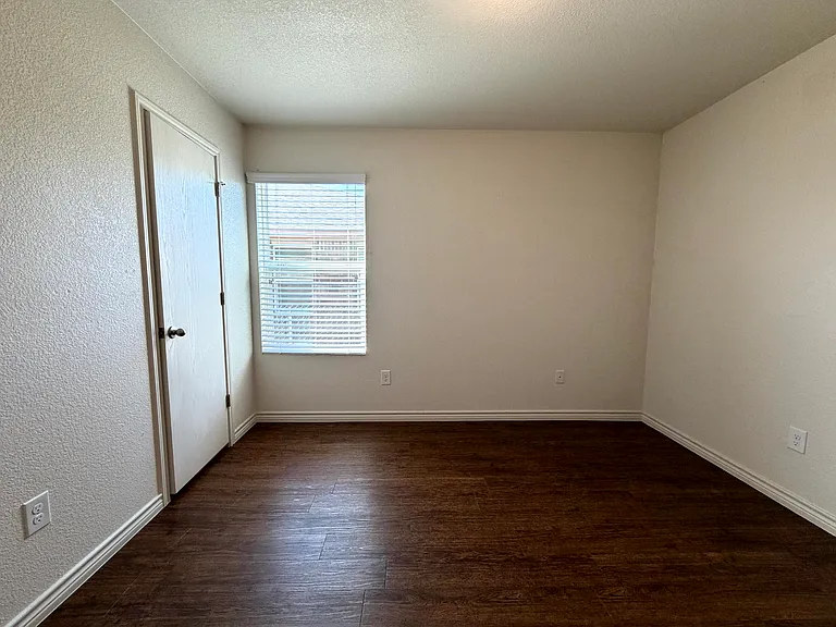1511 Justin Loop #B — Photo 14