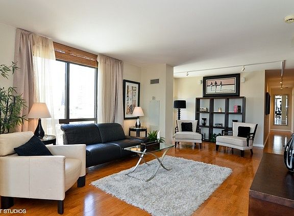4th image of 635 N Dearborn St APT 1101
