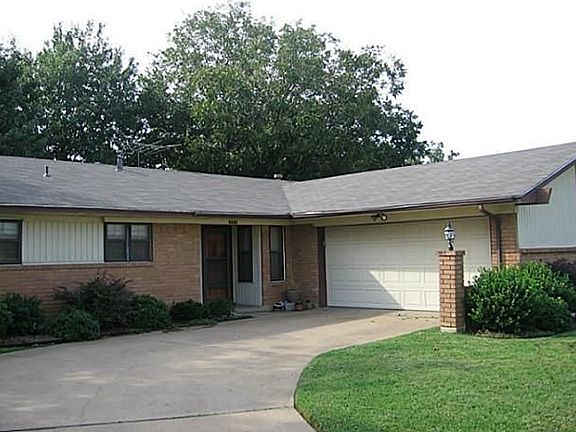 3rd image of 2505 Glen Cove Dr