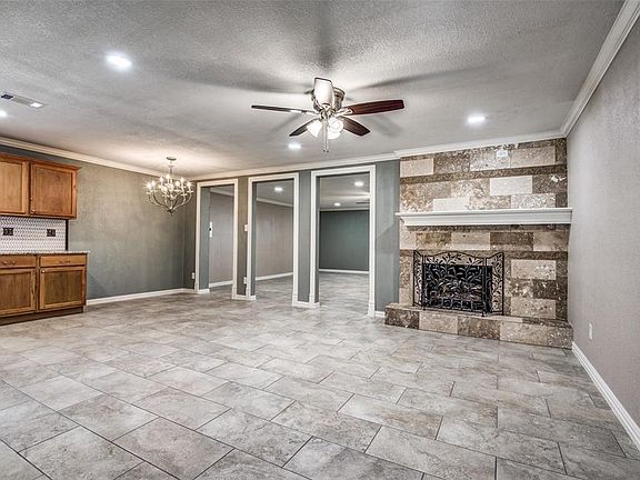 5th image of 2828 Clearbrook Dr