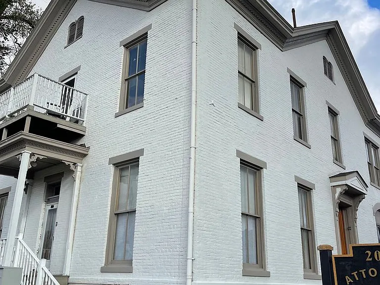 204 N Mulberry St — Photo 1