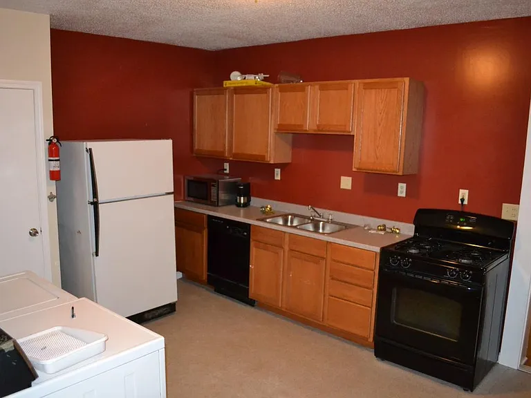 305 Emming St — Photo 11