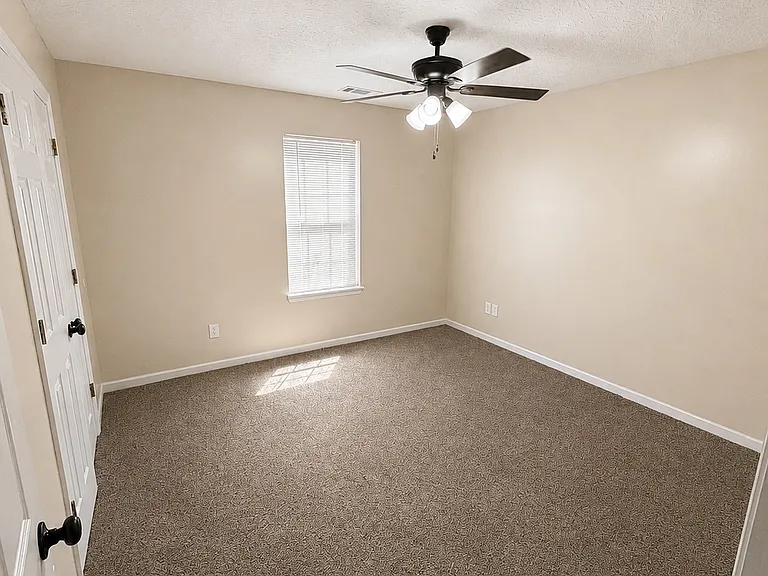 220 Hayden Ave — Photo 8